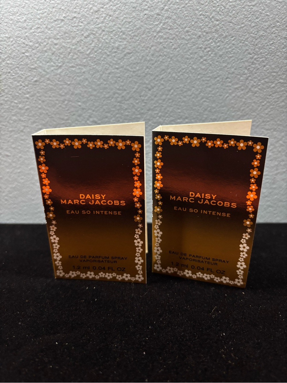 Marc Jacobs Daisy Eau So Intense Mini Sample Cards